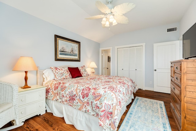 bedroom featuring dark hardwood / wood-style floors, vaulted ceiling, a closet, and ceiling fan