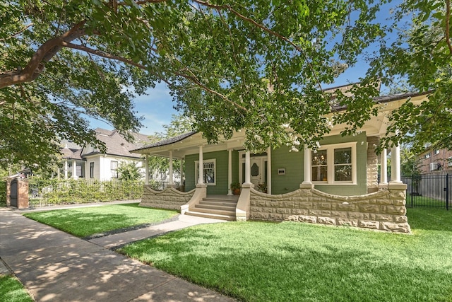 view of front of property featuring covered porch and a front lawn