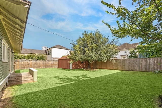 view of yard featuring a storage shed