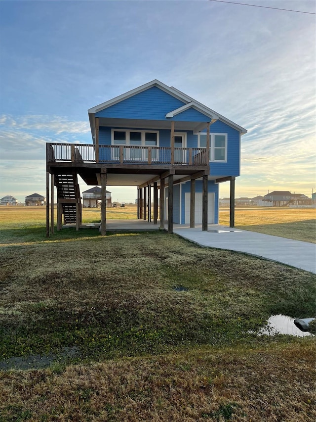 view of front of property with a garage, a front lawn, and a carport