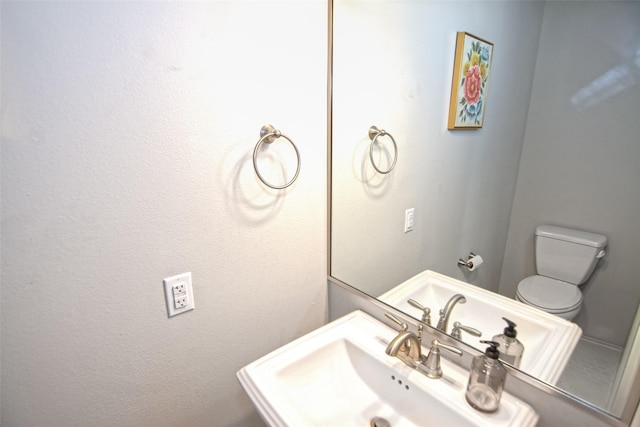 bathroom featuring sink and toilet