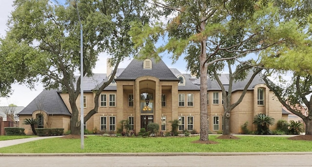 view of front of home with a front yard