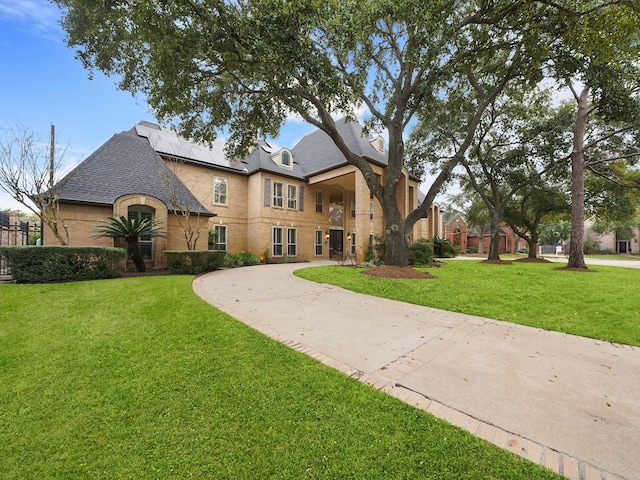 view of front facade with a front yard