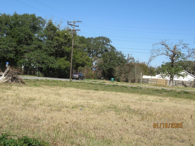 Listing photo 2 for 1110 N 13th St, Orange TX 77630