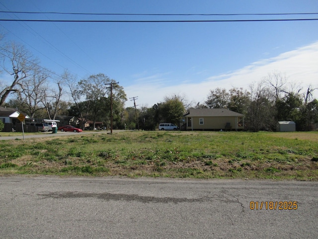 Listing photo 3 for 1110 N 13th St, Orange TX 77630