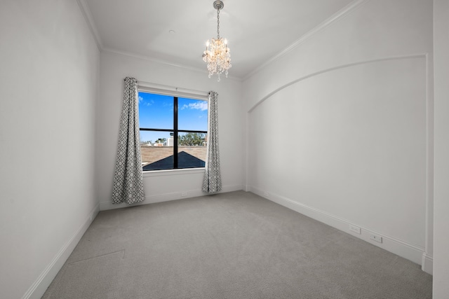 carpeted spare room featuring crown molding and a notable chandelier