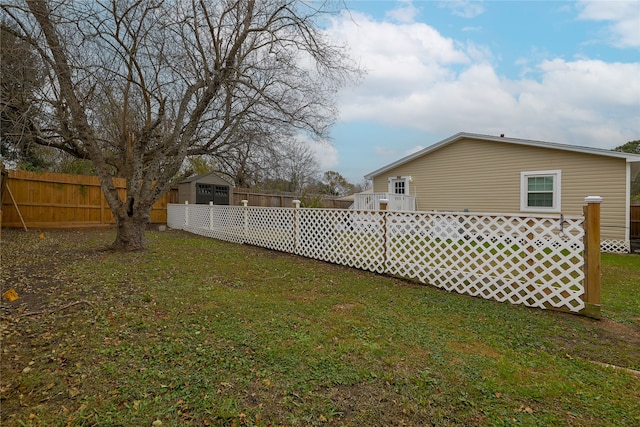 view of yard with an outdoor structure