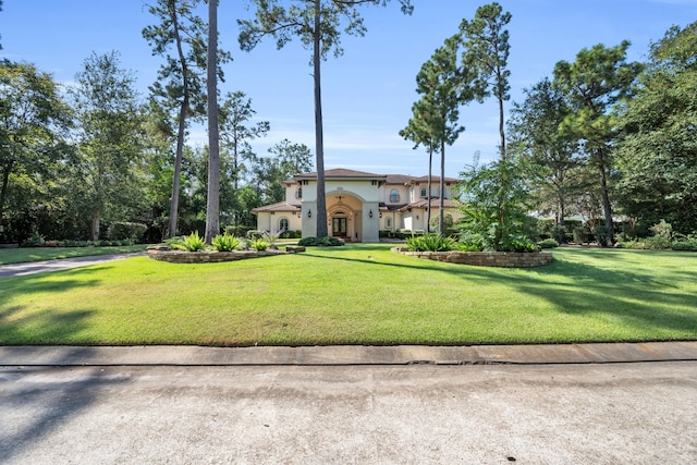 view of front of home with a front lawn