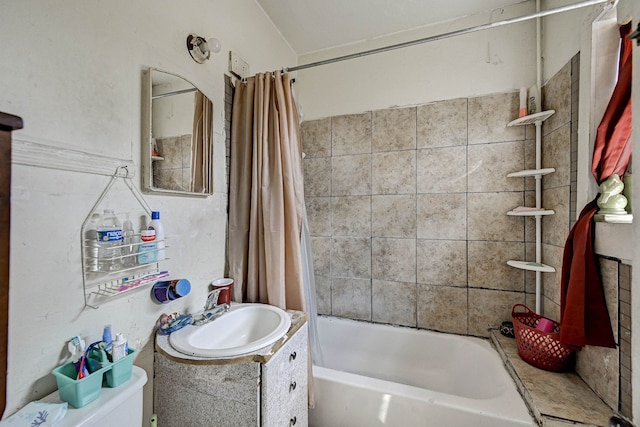 full bathroom featuring toilet, vanity, and shower / bath combo