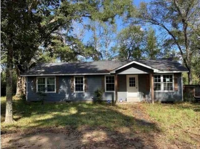 ranch-style house with a front yard