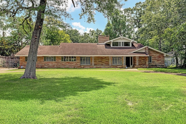 view of front of house featuring a front yard