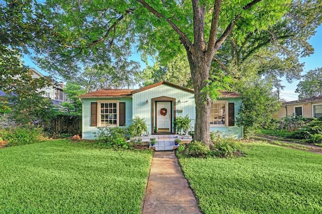 view of front of property with a front lawn