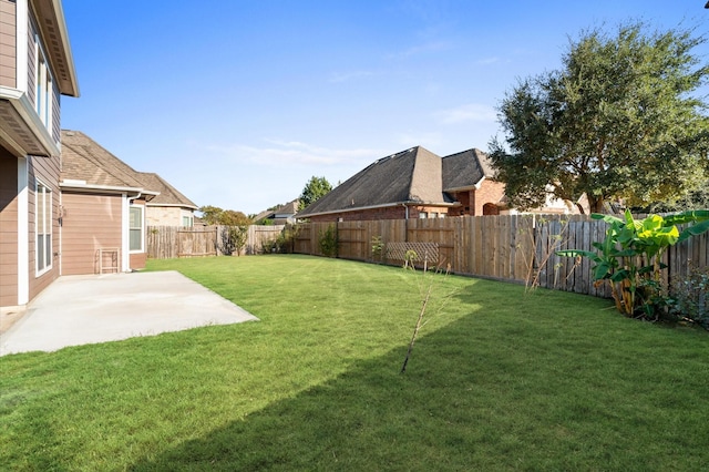 view of yard featuring a patio