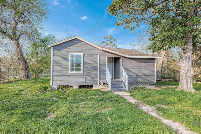 view of front of property with a front lawn