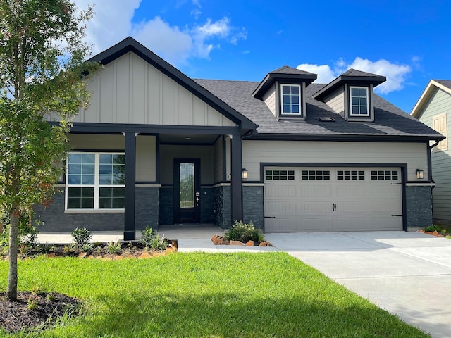 craftsman-style home featuring a front yard