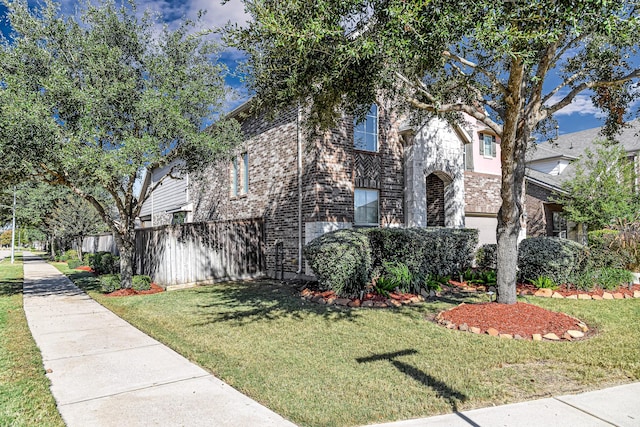 view of front of home featuring a front lawn