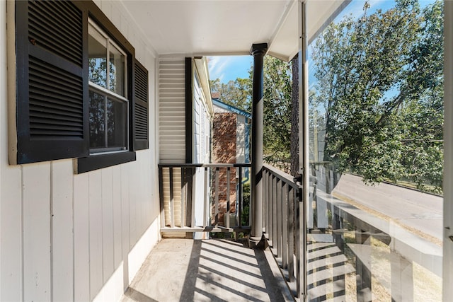 balcony featuring covered porch