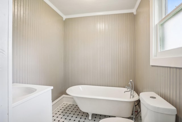 bathroom featuring toilet, vanity, crown molding, and a bathing tub