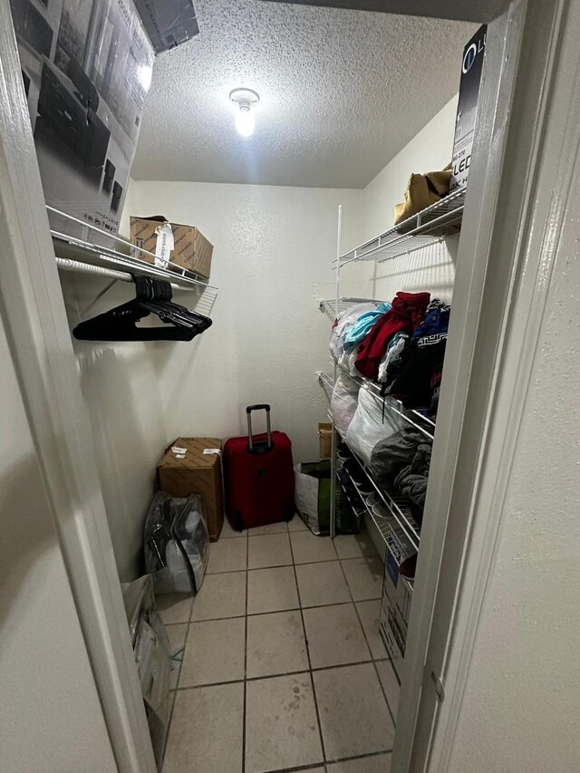 walk in closet featuring light tile patterned floors