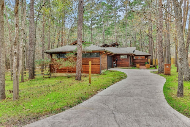 view of front of house with a front lawn