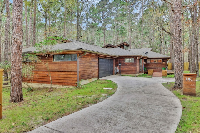 view of front facade with a garage