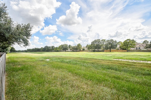 view of yard featuring a rural view