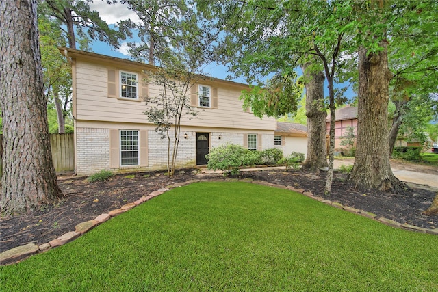 view of front of house featuring a front lawn