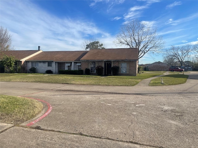 ranch-style house with a front yard