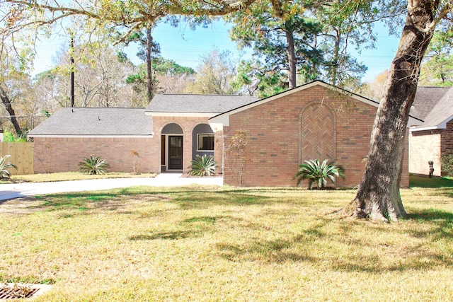 view of front of property featuring a front lawn and brick siding