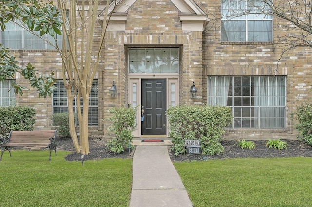 entrance to property featuring a yard