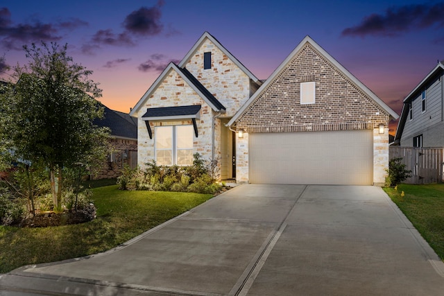 view of front facade featuring a garage and a yard