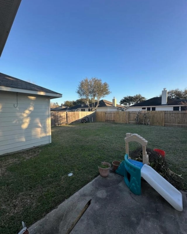 view of yard featuring a patio area