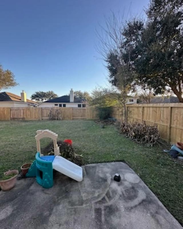 view of yard featuring a patio