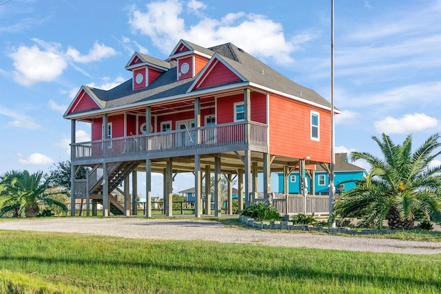 view of front of house featuring a front yard