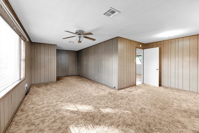 carpeted spare room featuring ceiling fan