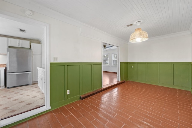 empty room with ceiling fan and crown molding