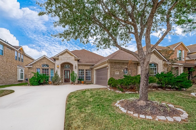 view of front of house featuring a garage and a front yard