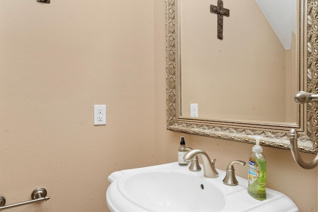 bathroom featuring sink