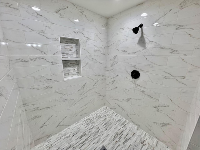 bathroom featuring tiled shower