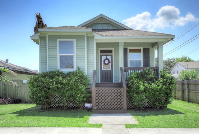 bungalow featuring a front yard