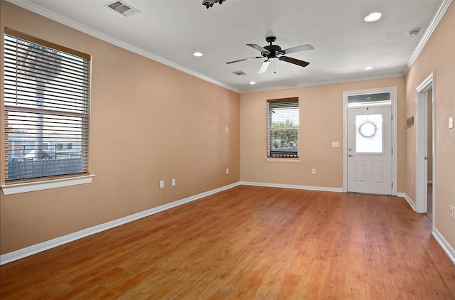 foyer featuring crown molding, light hardwood / wood-style floors, and ceiling fan