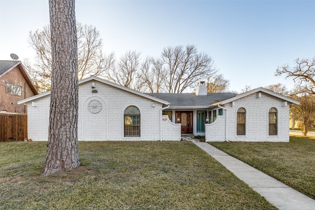 ranch-style home featuring a front yard