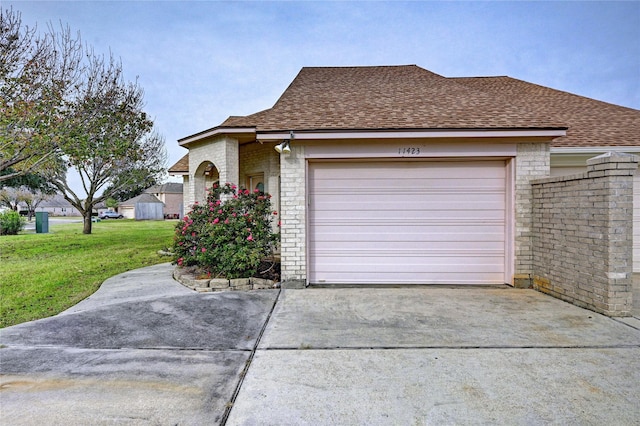 view of front facade with a garage and a front lawn