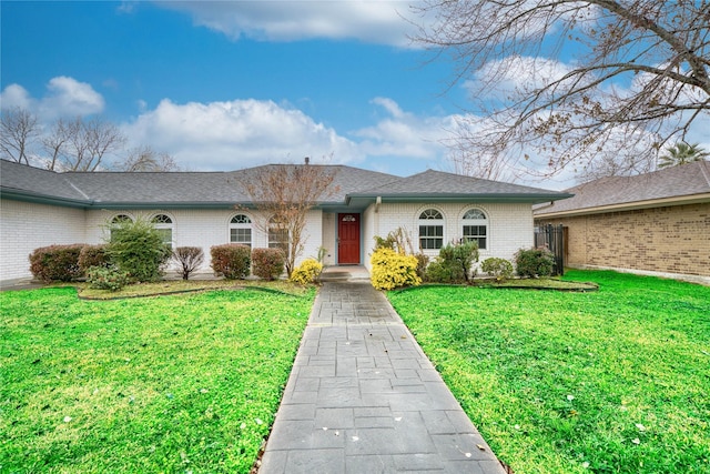 ranch-style home featuring a front lawn