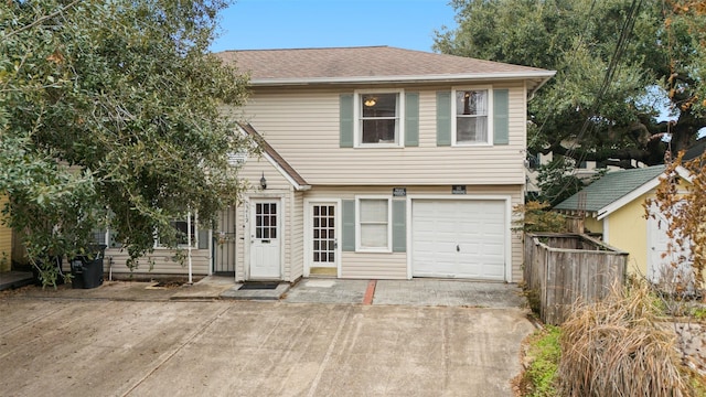 view of front facade featuring a garage