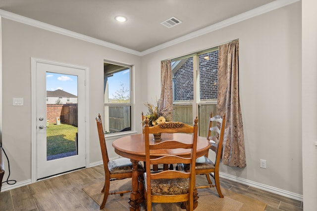 dining area featuring ornamental molding