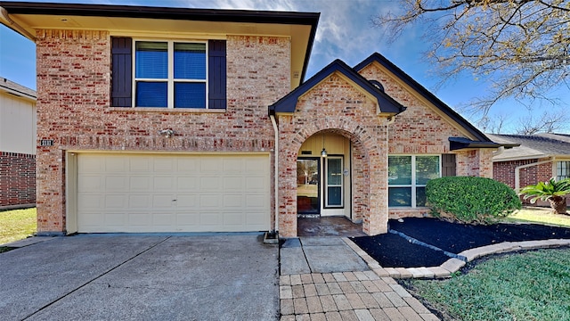 view of front facade featuring a garage