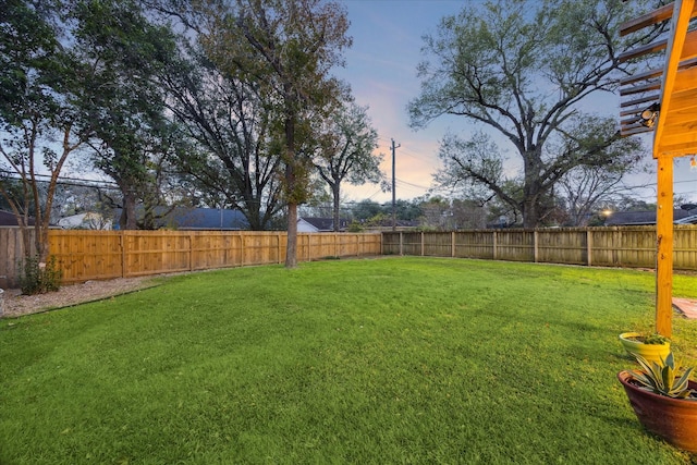 view of yard at dusk