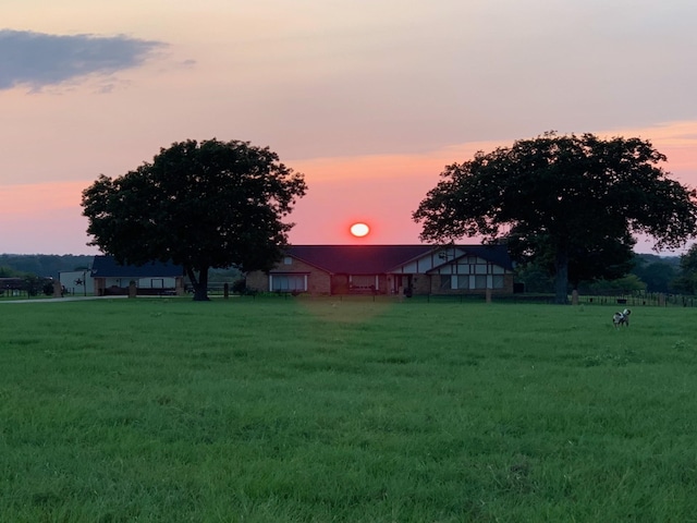 view of yard at dusk