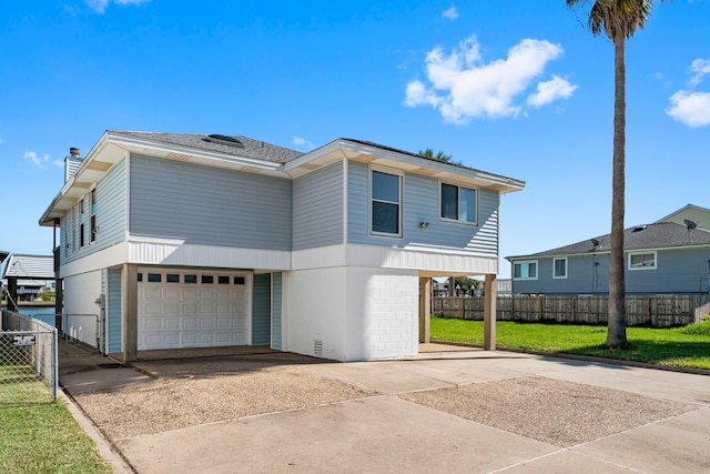 view of front facade with a garage and a front yard